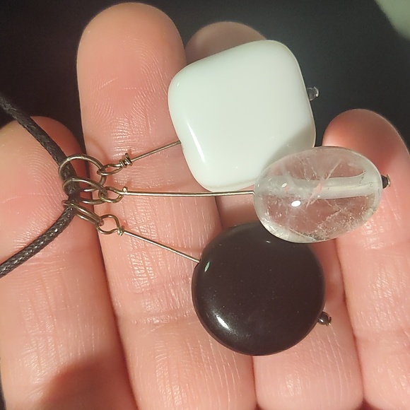 Leather necklace, clear quartz, onyx,white stone not sure, silver wire ,11 inche - Picture 3 of 4